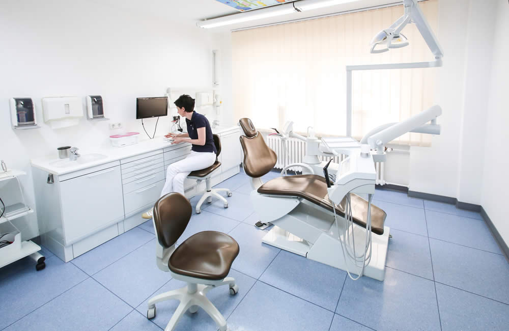 Behandlungszimmer in der Zahnarztpraxis Irene Herzel